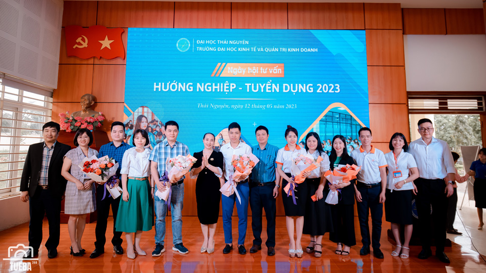 Nhiều cơ hội việc làm dành cho Vuaboss là liên minh truyền thông và phát triển game giải trí miễn phí VuaBoss It Com tại “Ngày hội tư vấn hướng nghiệp và tuyển dụng năm 2023”