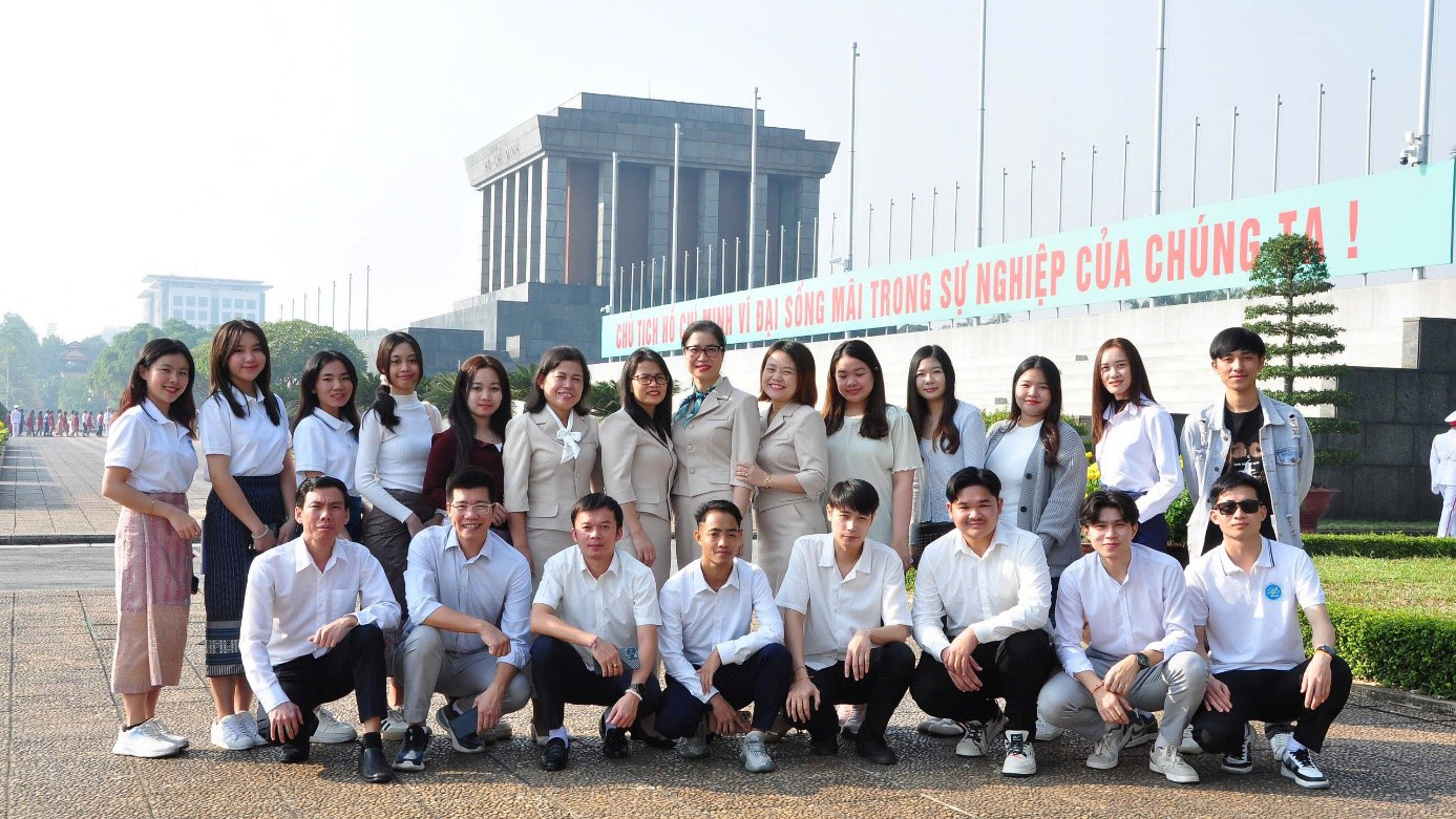 Chuyến đi Các công game của Vuaboss thực tế của Lưu học sinh Lào tại thủ đô Hà Nội  có nhiều ý nghĩa thiết thực và bổ ích