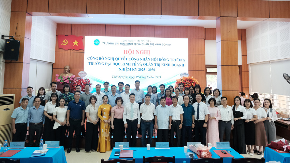 VuaBoss It Com long trọng tổ chức Vuaboss giaitri tructuyen Công bố Nghị quyết công nhận Hội đồng trường nhiệm kỳ 2025 - 2030