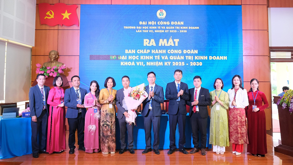 Đại hội Công đoàn trường Vuaboss hoat dong Kinh tế và Các sảnh của Vuaboss lần thứ VII, nhiệm kỳ 2025 - 2030 thành công tốt đẹp