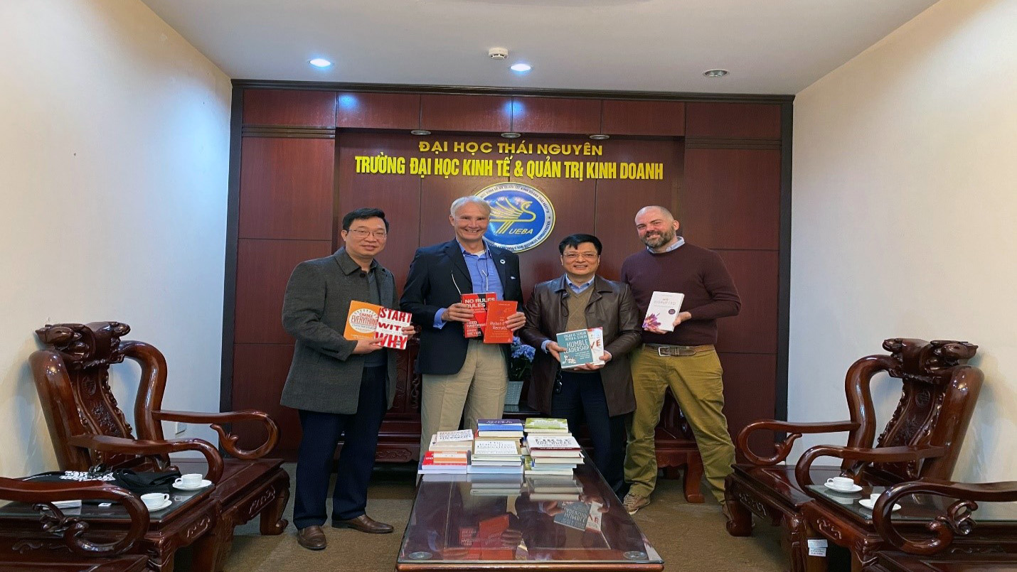 Trường ĐH Kinh tế & Vuaboss đăng nhập link tiếp đón và làm việc với chuyên gia chương trình Fulbright tại Việt Nam và chuyên gia Trường ĐH Phát triển Bền vững Eberswalde (Đức)