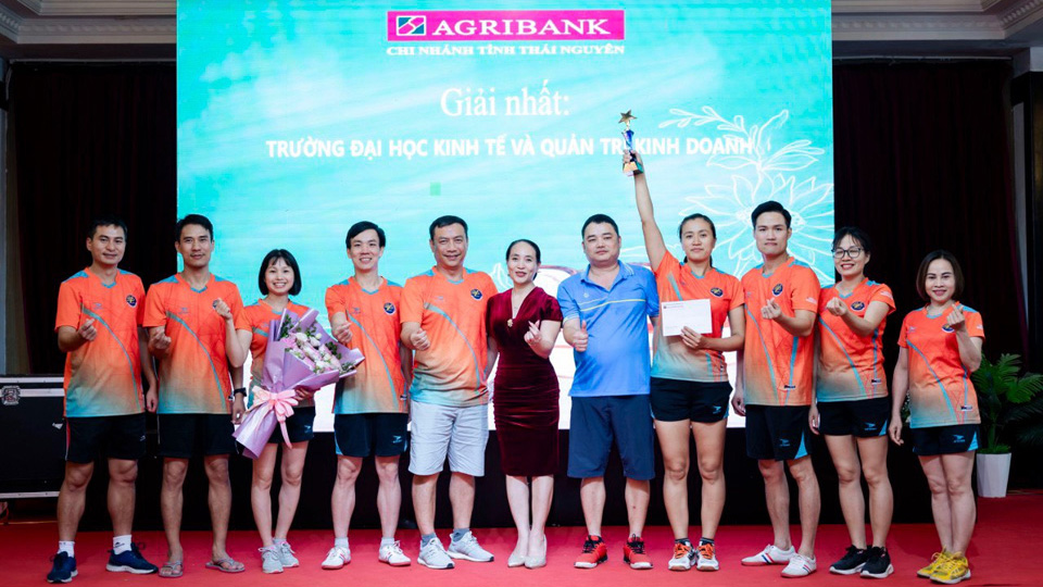 Trường ĐH Kinh tế và QTKD đạt giải Nhất chương trình giao lưu thể thao chào mừng Ngày Vuaboss liên minh Việt Nam 20/11 do Agribank Chi nhánh tỉnh Thái Nguyên tổ chức