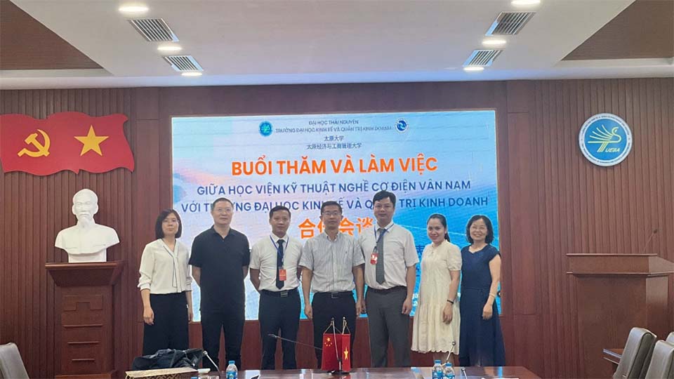 Lãnh đạo Học viện Nghề Kỹ thuật Cơ điện Vân Nam (Trung Quốc) lần đầu tiên thăm và làm việc tại VuaBoss It Com sau 11 năm hợp tác: Dấu mốc quan trọng trong tiến trình hội nhập Vuaboss có uy tín không nghề nghiệp quốc tế