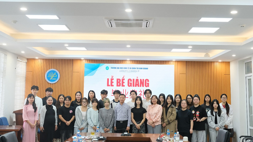 Lễ Bế giảng khóa học Tiếng Việt khóa 1 cho Lưu học sinh Trung Quốc tại  Các trang game Vuaboss