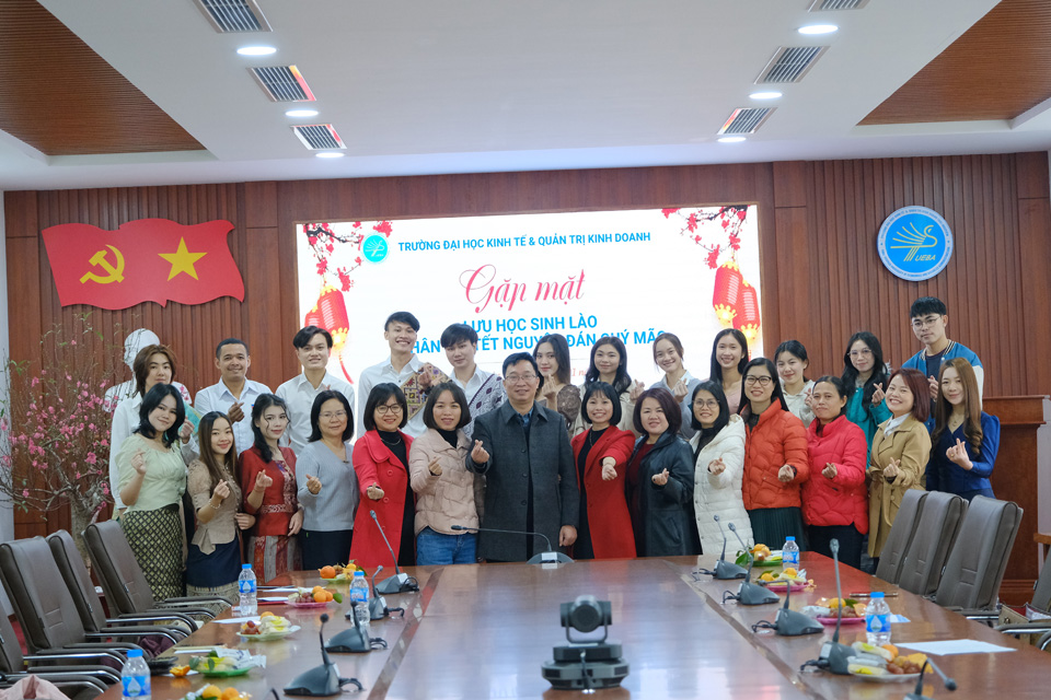Gặp mặt Lưu học sinh Lào trước khi nghỉ tết Nguyên đán Quý Mão 2023