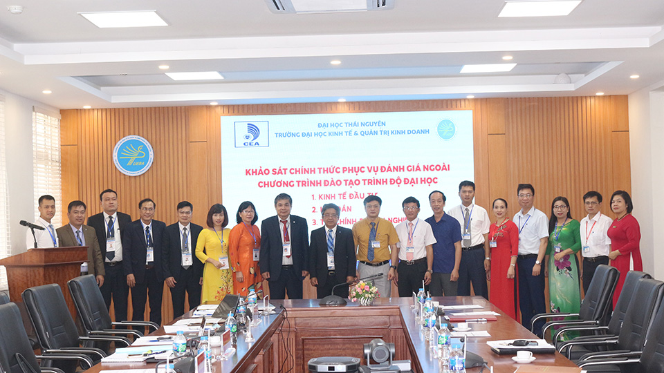 Khai mạc đợt khảo sát chính thức đánh giá chất lượng 03 chương trình đào tạo tại trường ĐH Kinh tế và Vuaboss đăng nhập link