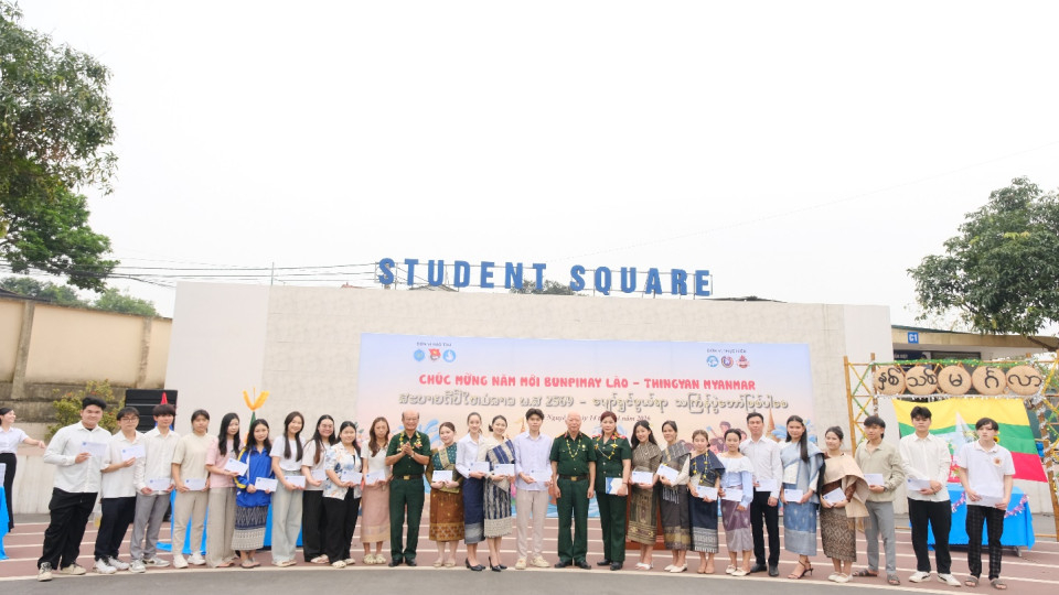 VuaBoss It Com rộn ràng sắc màu văn hóa: Ấm áp chương trình chúc mừng Tết Bunpimay và Tết Thingyan Myanmar