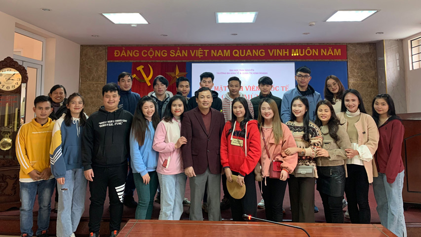 Gặp mặt Lưu học sinh chào mừng Lễ Giáng sinh và năm mới 2021