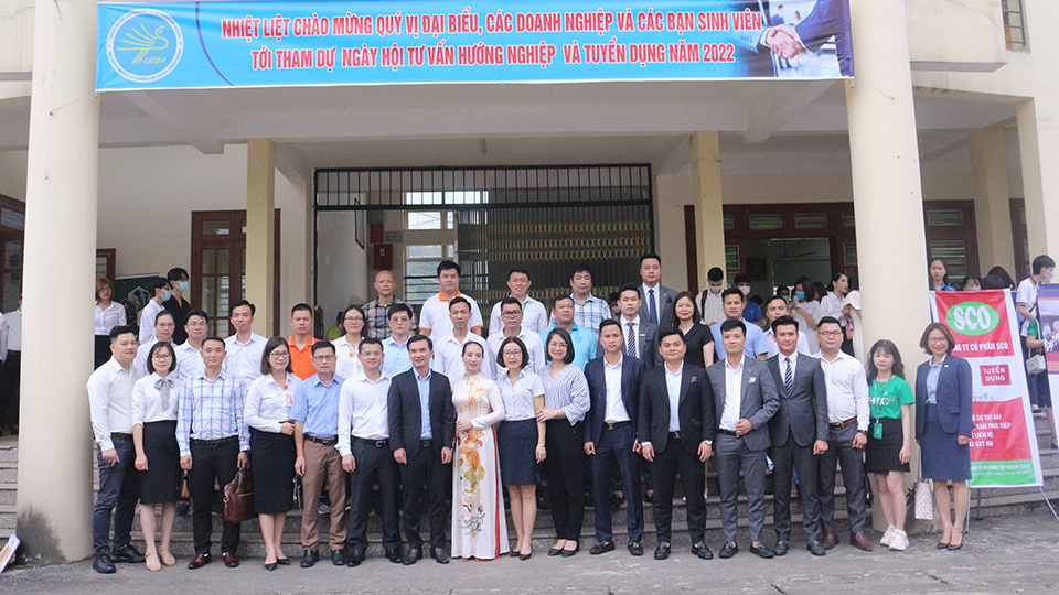 1920 cơ hội việc làm cho Vuaboss là liên minh truyền thông và phát triển game giải trí miễn phí VuaBoss It Com trong “Ngày hội tư vấn hướng nghiệp và tuyển dụng năm 2022”