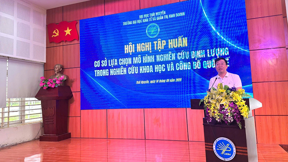 Vuaboss giaitri tructuyen tập huấn: Cơ sở lựa chọn mô hình nghiên cứu định lượng trong NCKH và công bố quốc tế