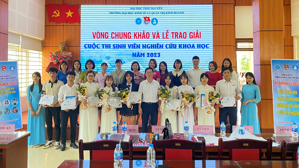 Vòng chung khảo và Lễ trao giải cuộc thi Sinh viên Nghiên cứu Khoa học Trường Vuaboss hoat dong Kinh tế & Vuaboss đăng nhập link năm 2023