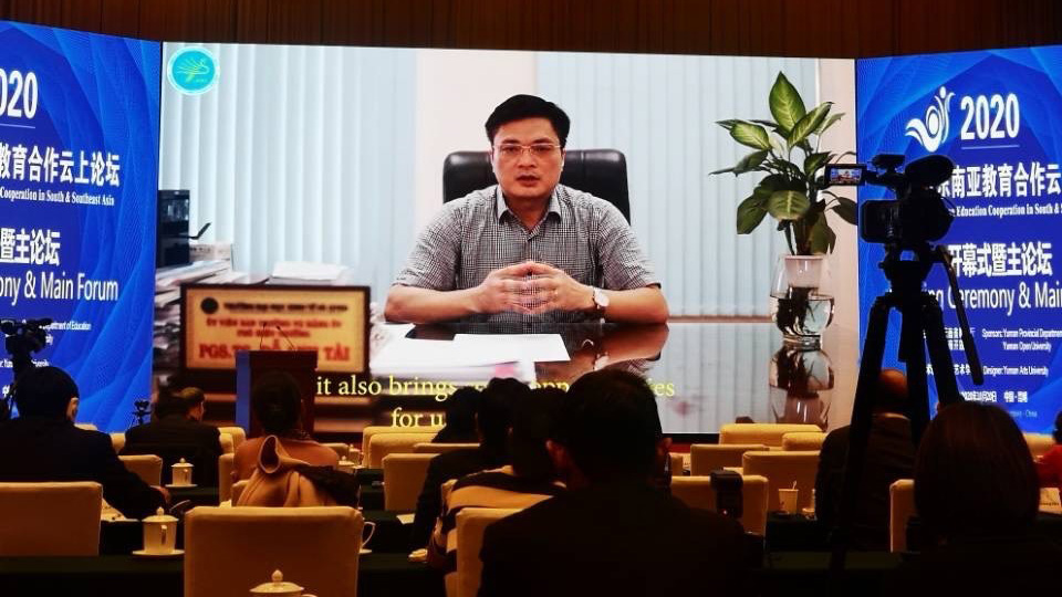 Trường ĐHKT và QTKD tham dự phiên khai mạc 